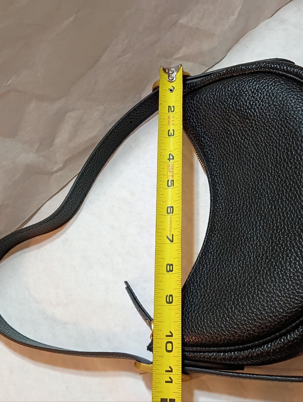 Quince Black Crescent Leather Shoulder Bag - Picture 4 of 15